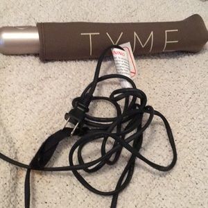 NWOT Rose Gold Tyme Straightener